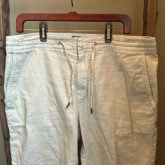 Men's Barbour Light Stone Linen Blend Shorts Size 36 - Picture 3 of 9